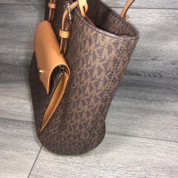 Michael Kors medium shoulder bag - Picture 4 of 7